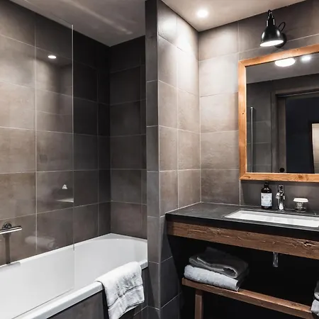 De La Roche 4*