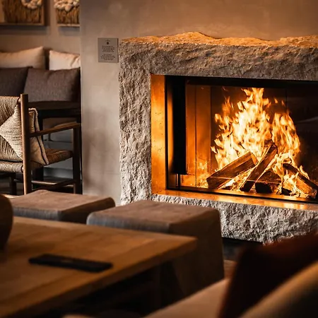 Hotel De La Roche 4*