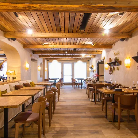 De La Roche Hotel 4*